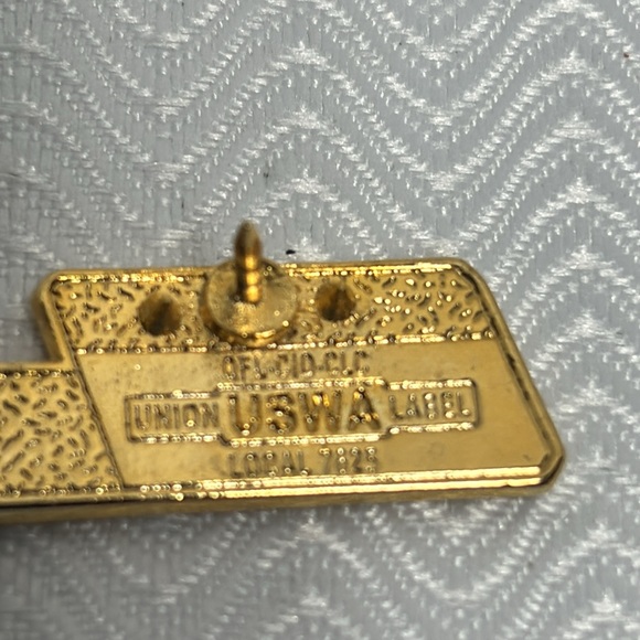 Lapel pin - Picture 4 of 4